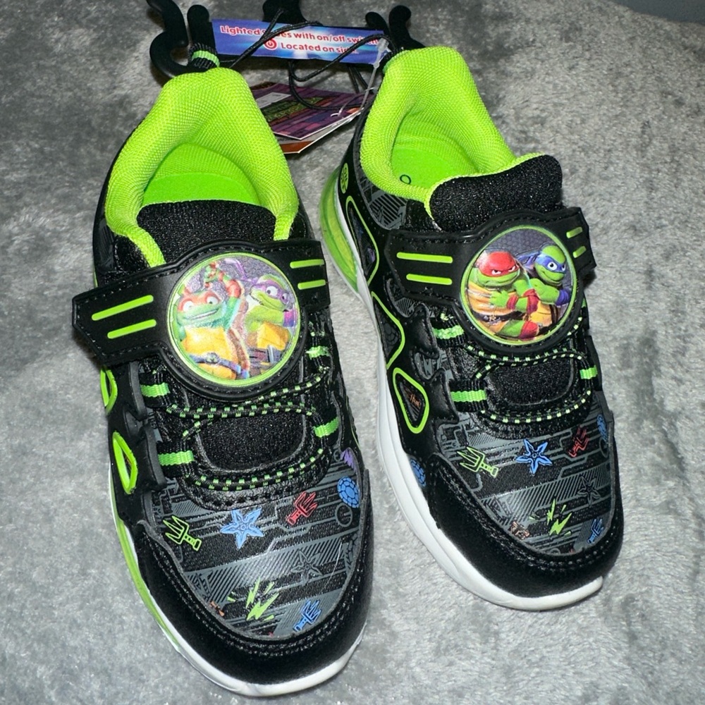 Ninja Turtles Kids Black and Green Sneakers Sz 8